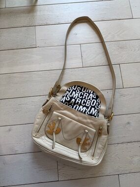 Marc Jacobs Cream Leather Shoulder Bag with Gold Hardware